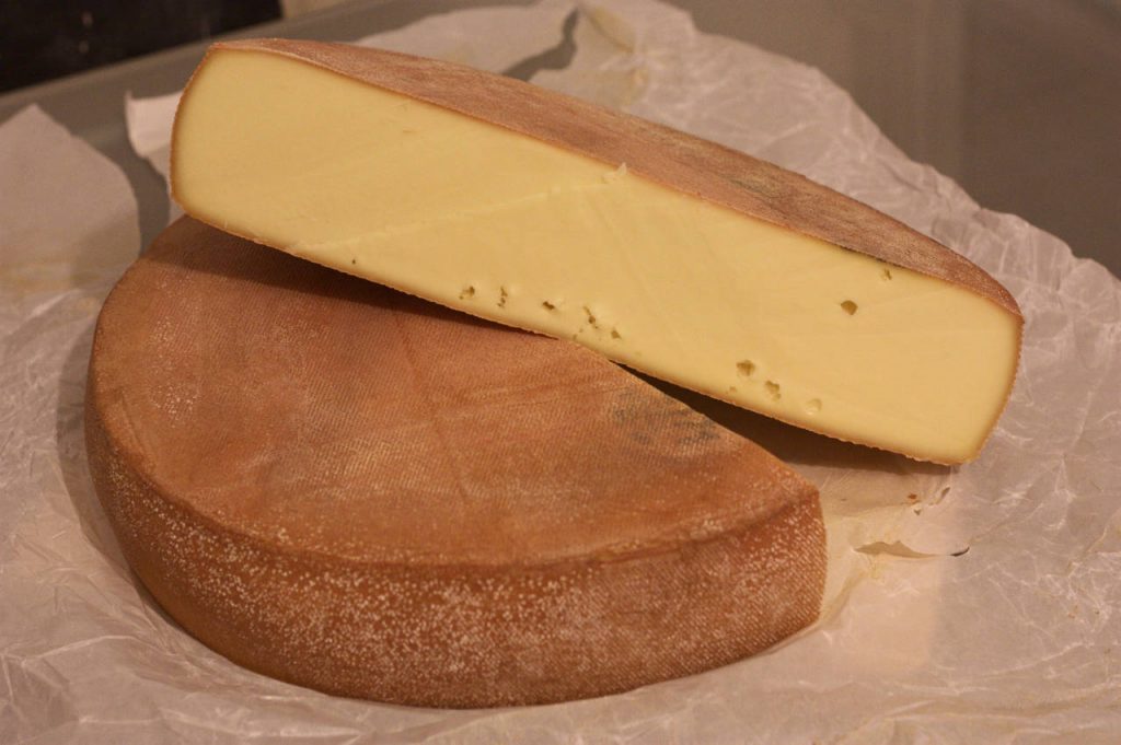 Demi meule de fromage à raclette